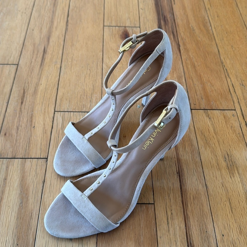 CALVIN KLEIN | T-strap Sandal Heels | Tan with Gold Hardware | size 6.5